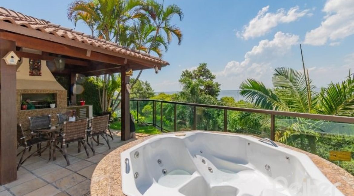 Casa à venda com 430m², 3 dormitórios, 2 suítes, 4 vagas, no bairro Vila Assunção em Porto Alegre