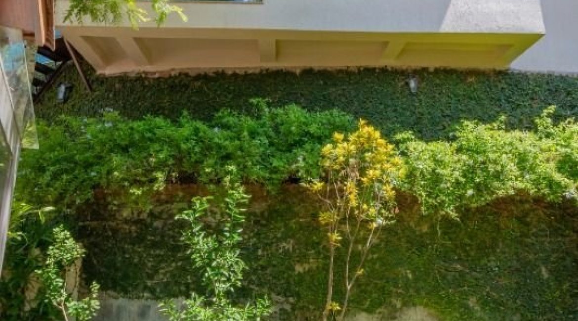 Casa à venda com 430m², 3 dormitórios, 2 suítes, 4 vagas, no bairro Vila Assunção em Porto Alegre