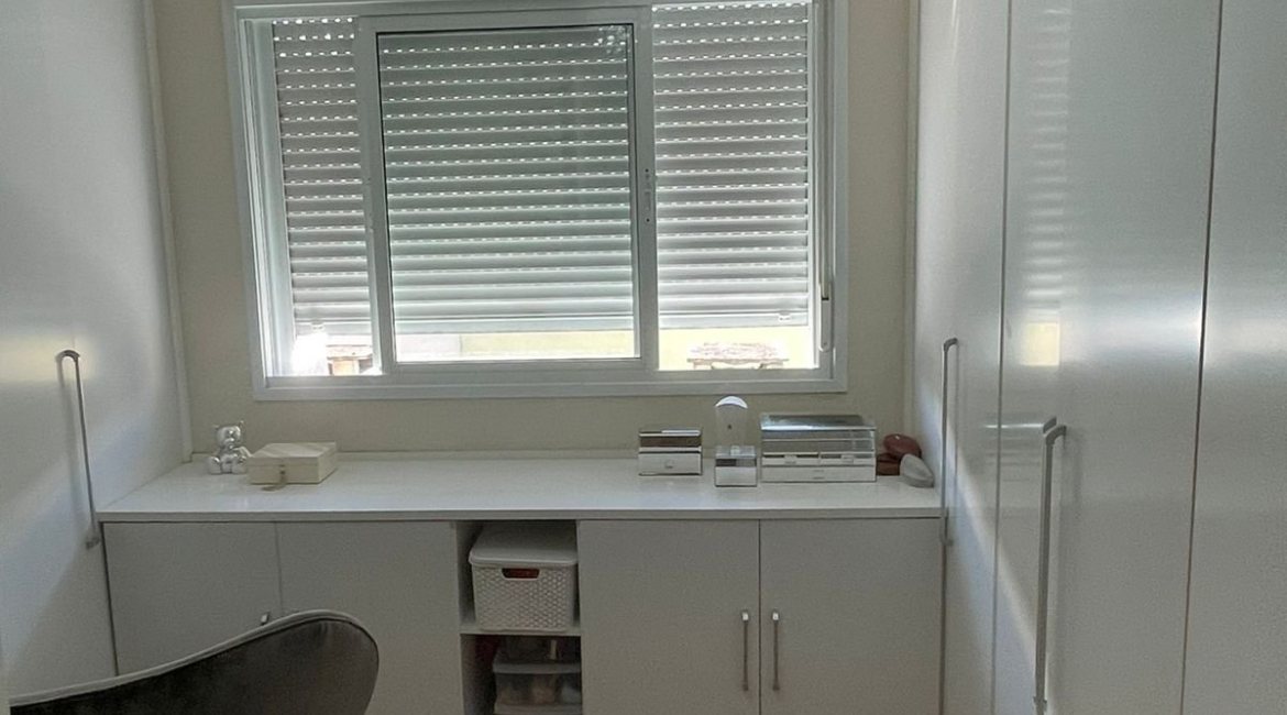 Casa em Condomínio à venda com 132m², 2 dormitórios, 1 suíte, 1 vaga, no bairro Hípica em Porto Alegre