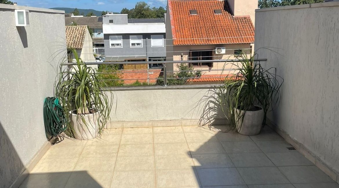 Casa em Condomínio à venda com 132m², 2 dormitórios, 1 suíte, 1 vaga, no bairro Hípica em Porto Alegre