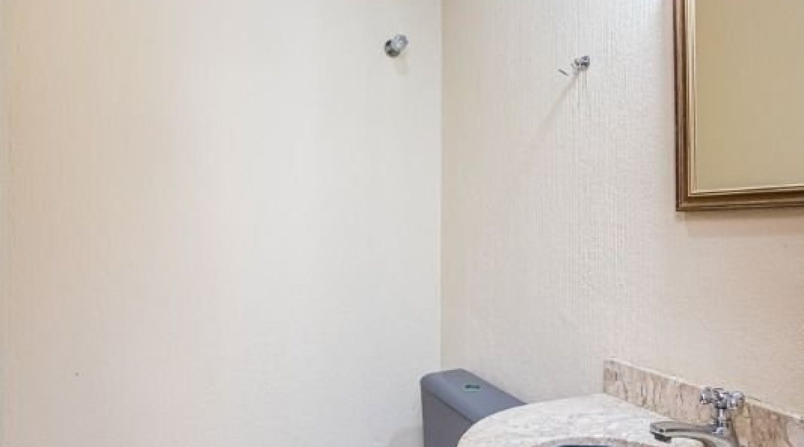 Casa à venda com 171m², 3 dormitórios, 1 suíte, 2 vagas, no bairro Ipanema em Porto Alegre