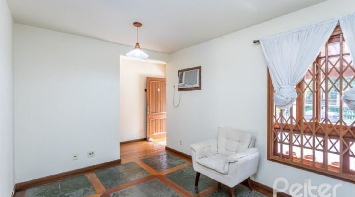 Casa à venda com 171m², 3 dormitórios, 1 suíte, 2 vagas, no bairro Ipanema em Porto Alegre