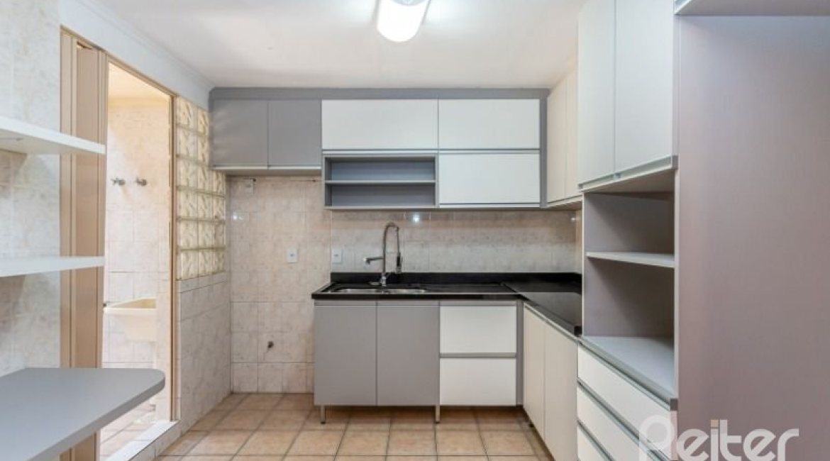 Casa à venda com 171m², 3 dormitórios, 1 suíte, 2 vagas, no bairro Ipanema em Porto Alegre