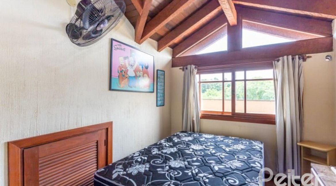 Casa à venda com 171m², 3 dormitórios, 1 suíte, 2 vagas, no bairro Ipanema em Porto Alegre