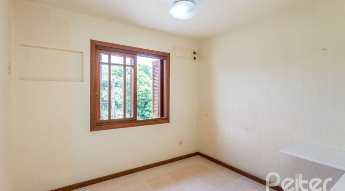 Casa à venda com 171m², 3 dormitórios, 1 suíte, 2 vagas, no bairro Ipanema em Porto Alegre