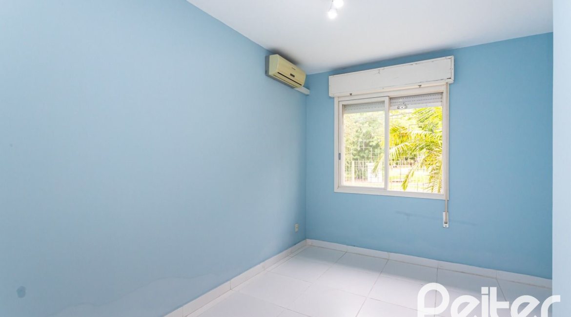 Casa à venda com 225m², 4 dormitórios, 2 suítes, 4 vagas, no bairro Tristeza em Porto Alegre