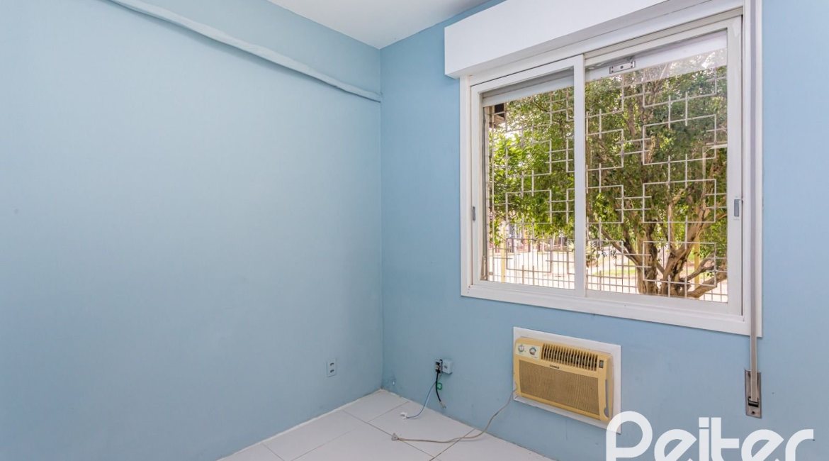 Casa à venda com 225m², 4 dormitórios, 2 suítes, 4 vagas, no bairro Tristeza em Porto Alegre