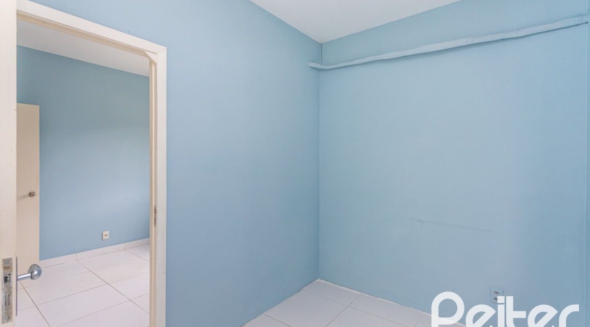 Casa à venda com 225m², 4 dormitórios, 2 suítes, 4 vagas, no bairro Tristeza em Porto Alegre