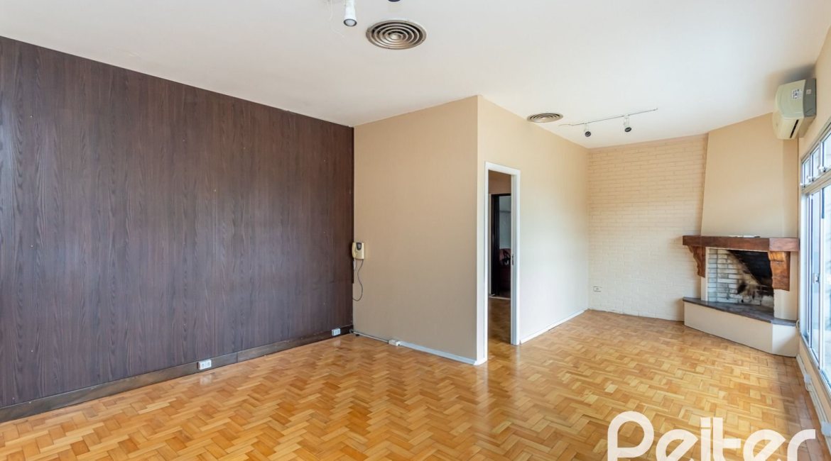 Casa à venda com 225m², 4 dormitórios, 2 suítes, 4 vagas, no bairro Tristeza em Porto Alegre