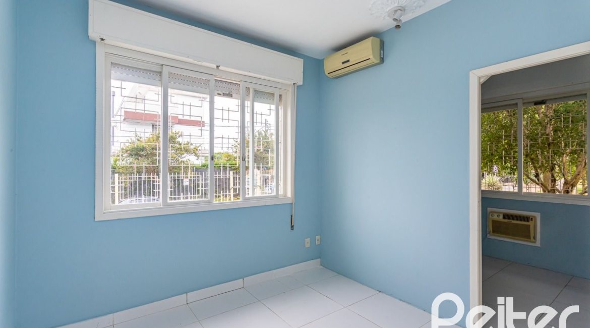 Casa à venda com 225m², 4 dormitórios, 2 suítes, 4 vagas, no bairro Tristeza em Porto Alegre