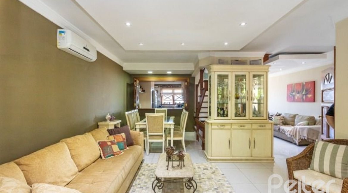 Casa em Condomínio à venda com 255m², 3 dormitórios, 1 suíte, 4 vagas, no bairro Jardim Isabel em Porto Alegre