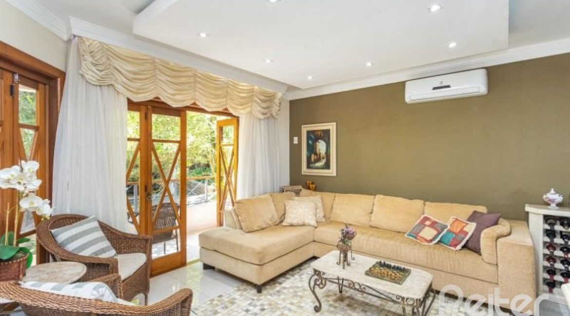 Casa em Condomínio à venda com 255m², 3 dormitórios, 1 suíte, 4 vagas, no bairro Jardim Isabel em Porto Alegre