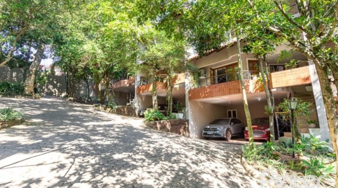 Casa em Condomínio à venda com 255m², 3 dormitórios, 1 suíte, 4 vagas, no bairro Jardim Isabel em Porto Alegre