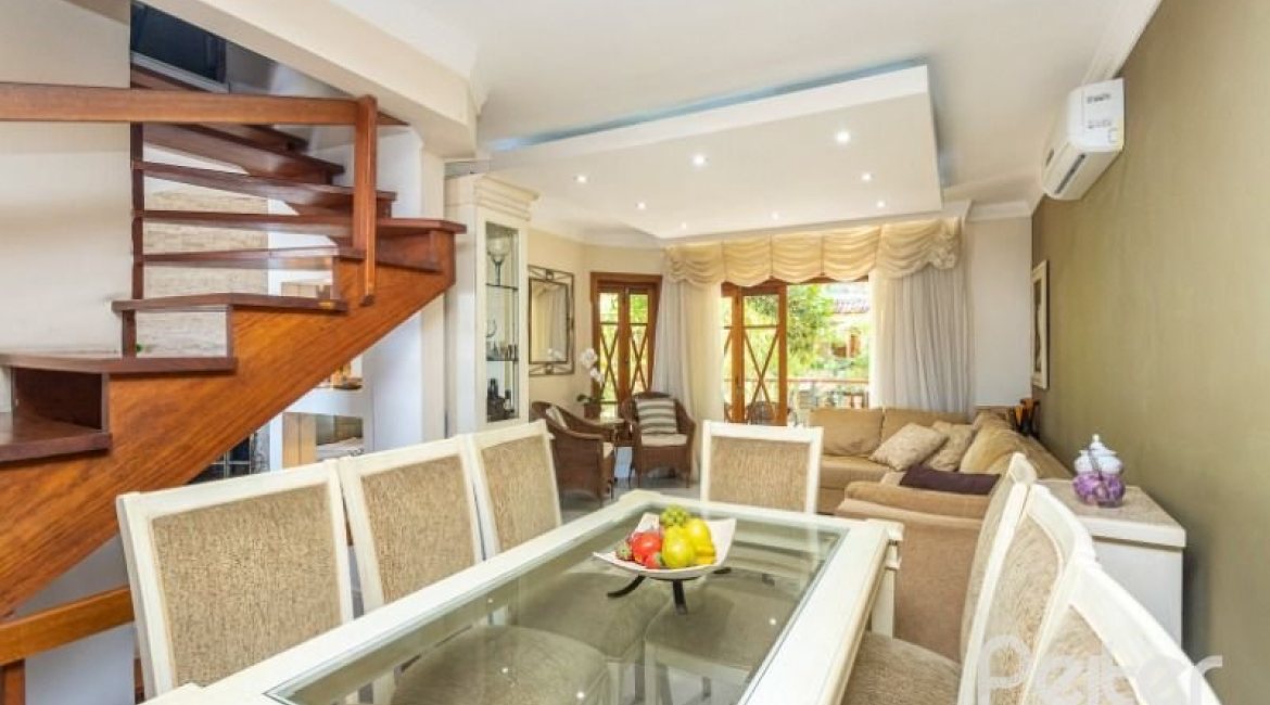 Casa em Condomínio à venda com 255m², 3 dormitórios, 1 suíte, 4 vagas, no bairro Jardim Isabel em Porto Alegre