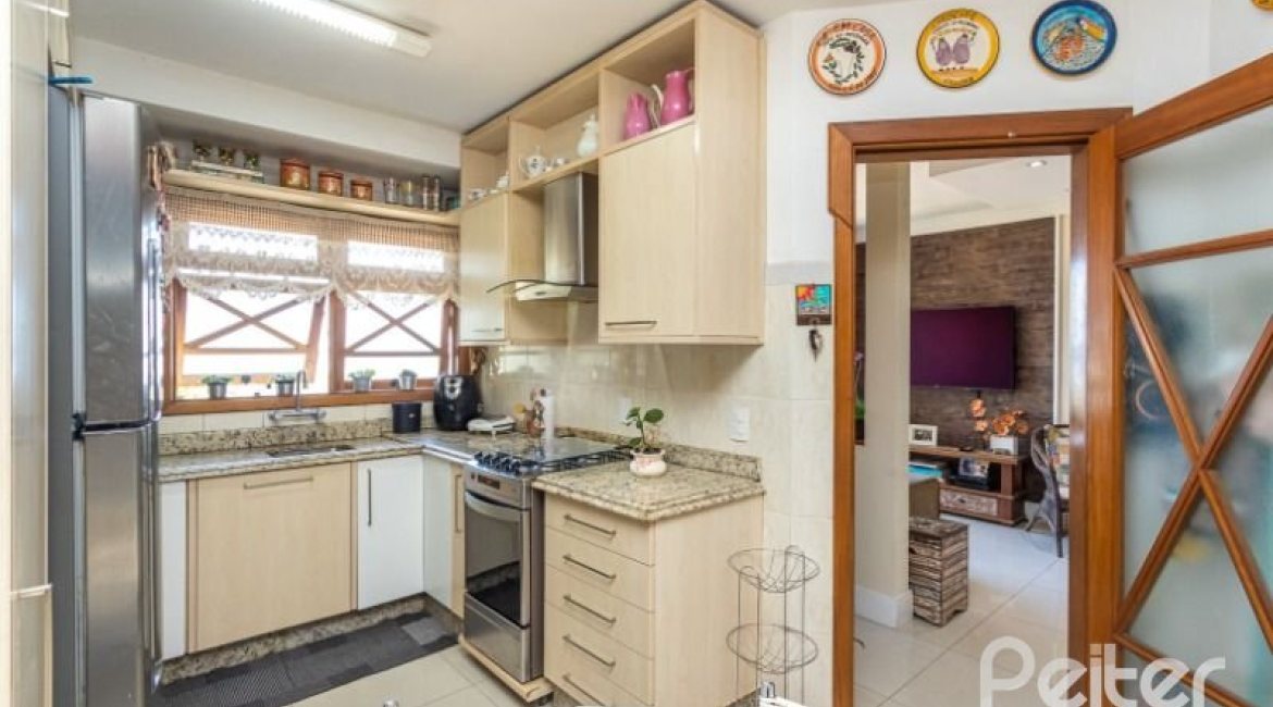 Casa em Condomínio à venda com 255m², 3 dormitórios, 1 suíte, 4 vagas, no bairro Jardim Isabel em Porto Alegre