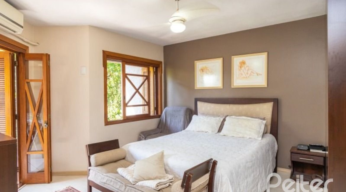 Casa em Condomínio à venda com 255m², 3 dormitórios, 1 suíte, 4 vagas, no bairro Jardim Isabel em Porto Alegre