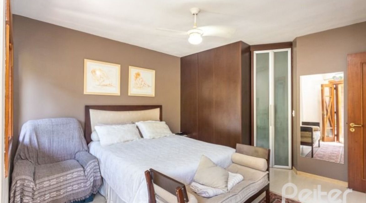 Casa em Condomínio à venda com 255m², 3 dormitórios, 1 suíte, 4 vagas, no bairro Jardim Isabel em Porto Alegre