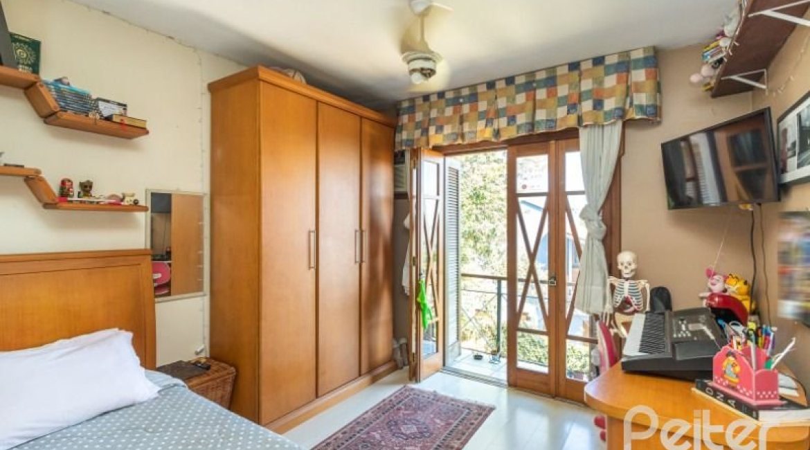 Casa em Condomínio à venda com 255m², 3 dormitórios, 1 suíte, 4 vagas, no bairro Jardim Isabel em Porto Alegre