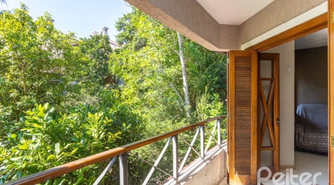 Casa em Condomínio à venda com 255m², 3 dormitórios, 1 suíte, 4 vagas, no bairro Jardim Isabel em Porto Alegre