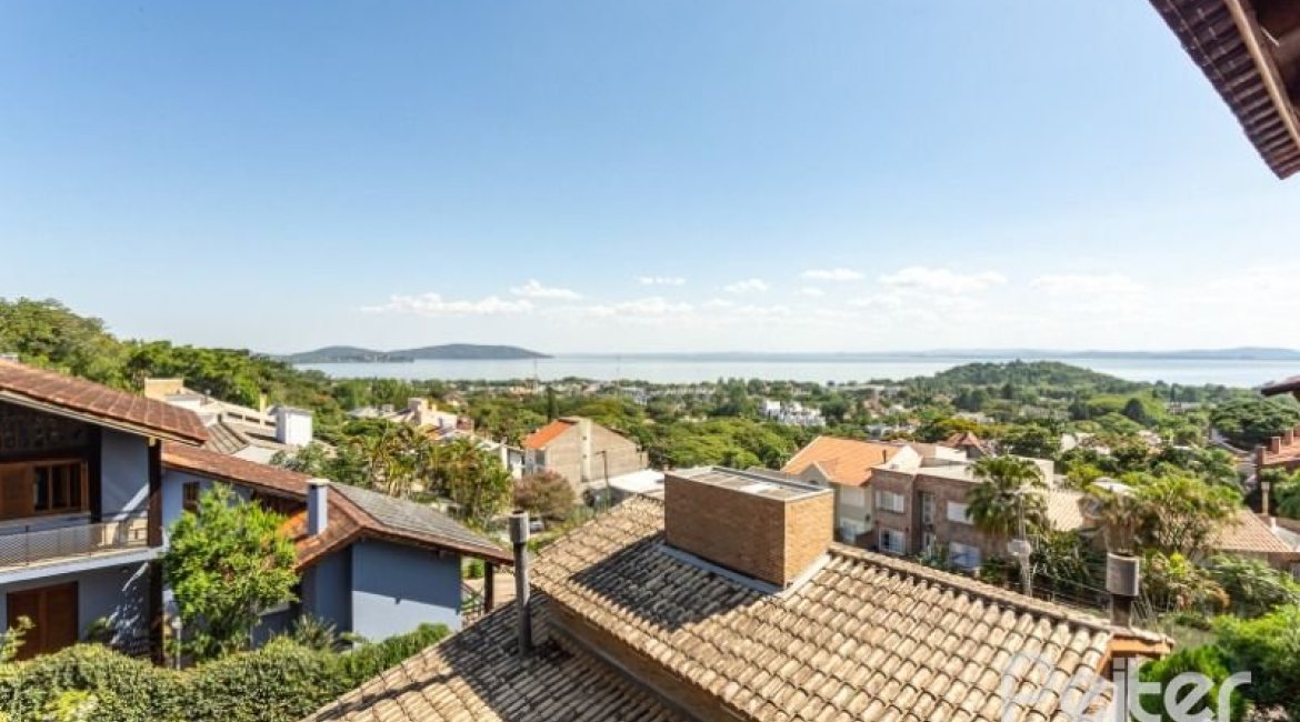 Casa em Condomínio à venda com 255m², 3 dormitórios, 1 suíte, 4 vagas, no bairro Jardim Isabel em Porto Alegre