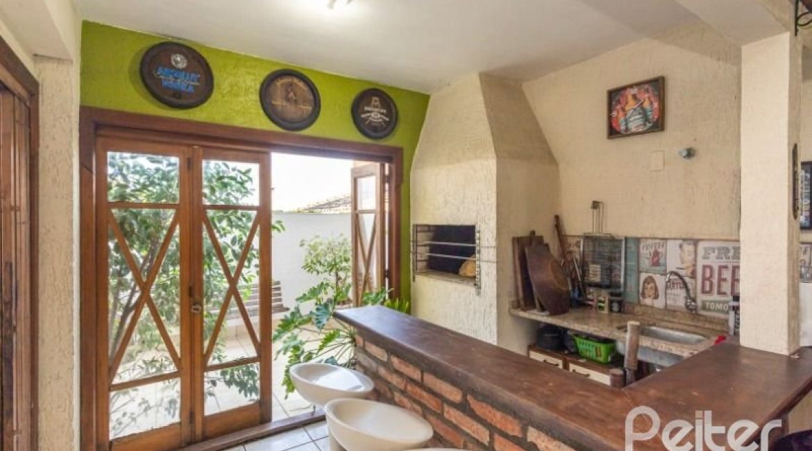 Casa em Condomínio à venda com 255m², 3 dormitórios, 1 suíte, 4 vagas, no bairro Jardim Isabel em Porto Alegre