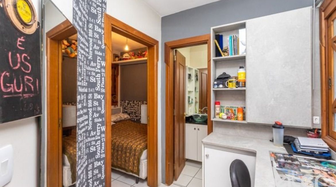 Casa em Condomínio à venda com 255m², 3 dormitórios, 1 suíte, 4 vagas, no bairro Jardim Isabel em Porto Alegre