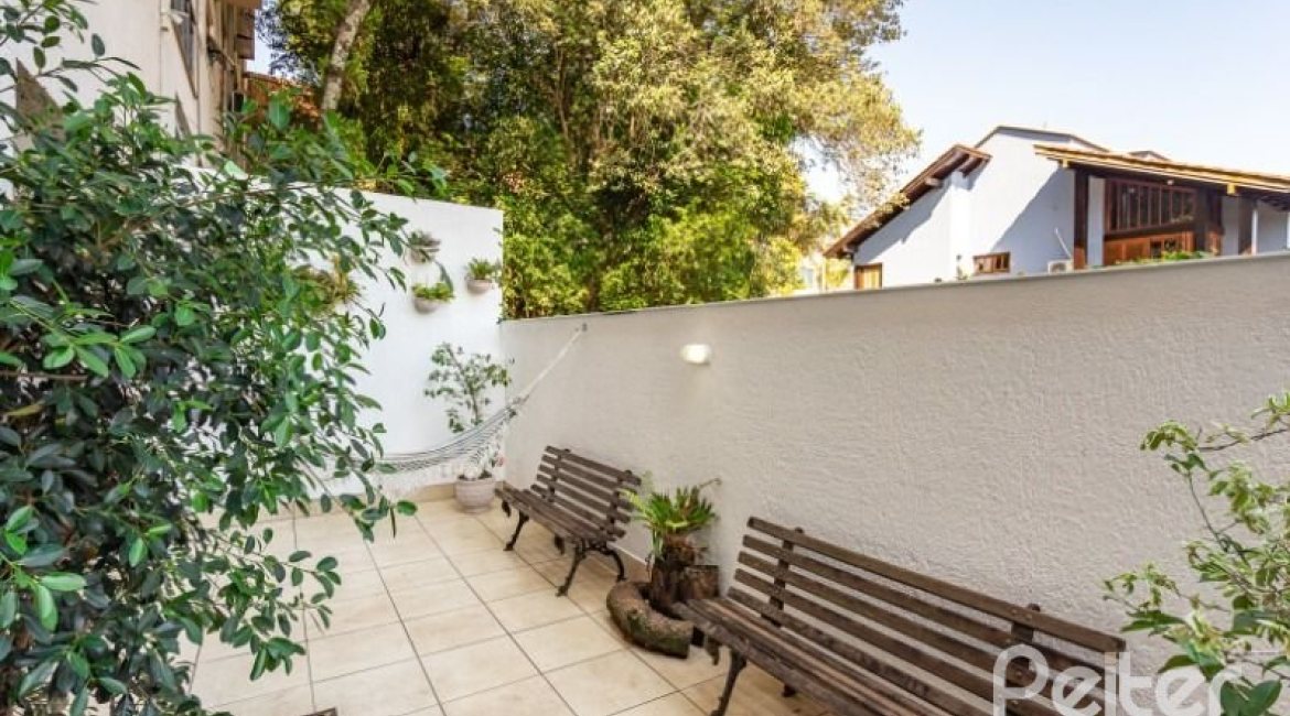 Casa em Condomínio à venda com 255m², 3 dormitórios, 1 suíte, 4 vagas, no bairro Jardim Isabel em Porto Alegre