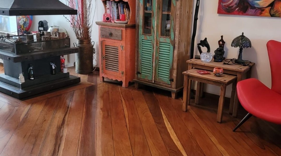 Casa à venda com 176m², 3 dormitórios, 1 suíte, 4 vagas, no bairro Jardim Isabel em Porto Alegre