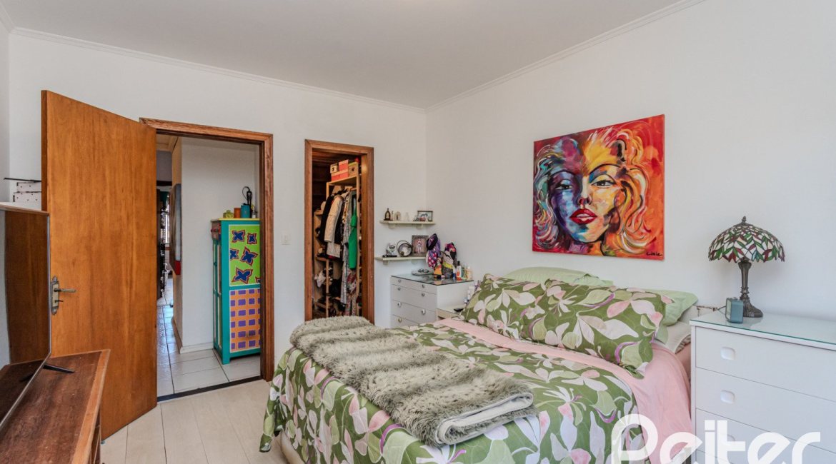 Casa à venda com 176m², 3 dormitórios, 1 suíte, 4 vagas, no bairro Jardim Isabel em Porto Alegre