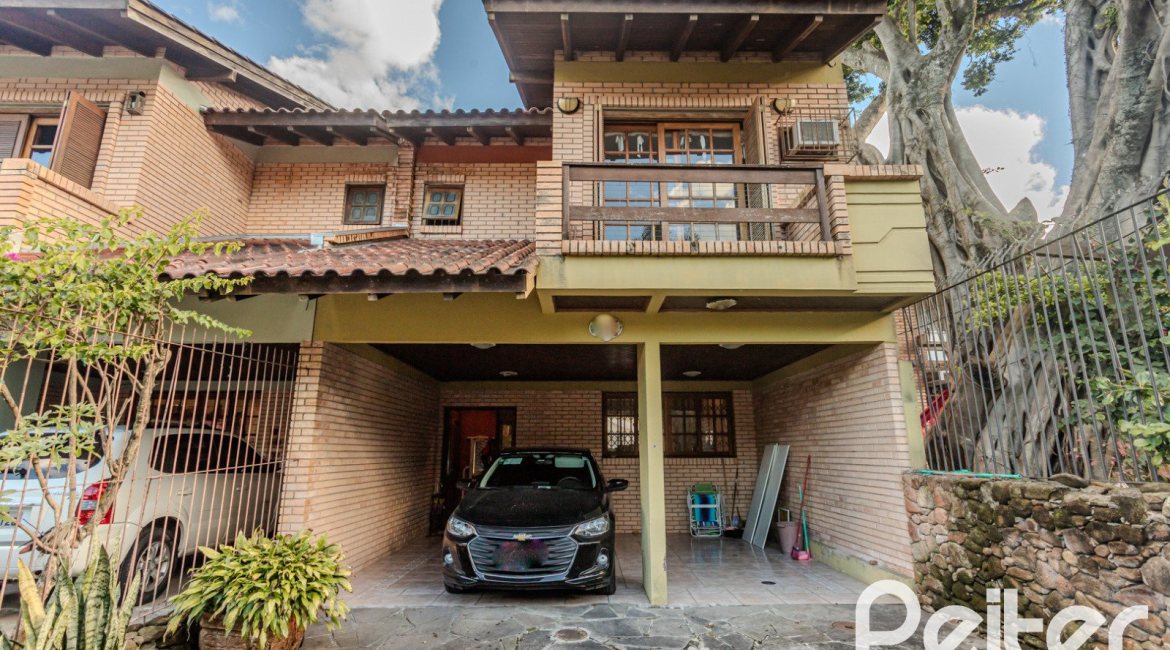 Casa à venda com 176m², 3 dormitórios, 1 suíte, 4 vagas, no bairro Jardim Isabel em Porto Alegre