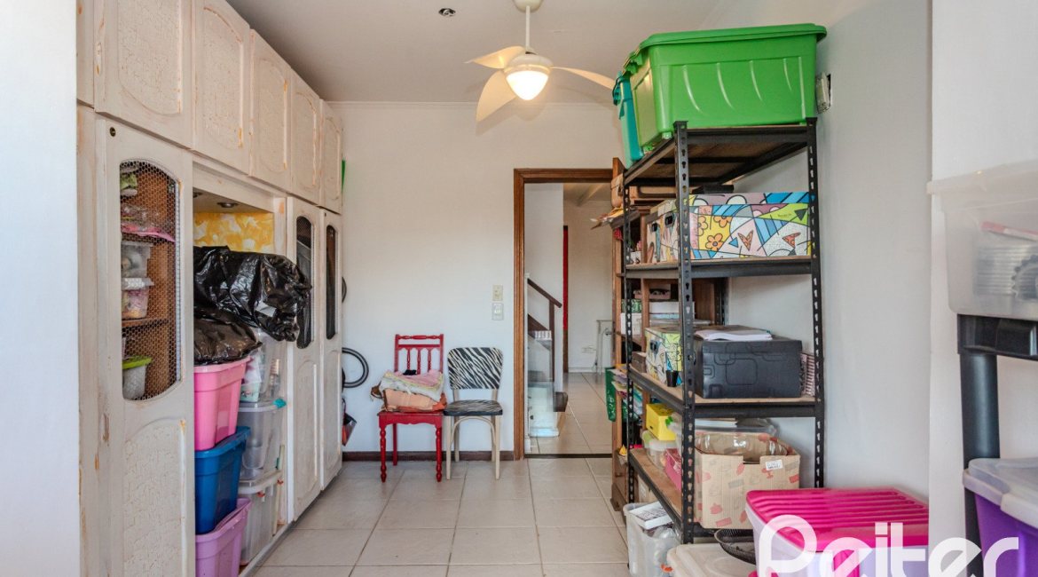 Casa à venda com 176m², 3 dormitórios, 1 suíte, 4 vagas, no bairro Jardim Isabel em Porto Alegre