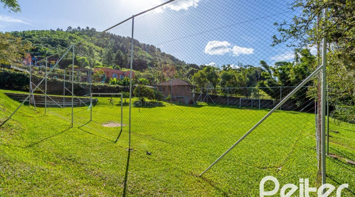 Casa em Condomínio à venda com 560m², 5 dormitórios, 2 suítes, 5 vagas, no bairro Campo Novo em Porto Alegre