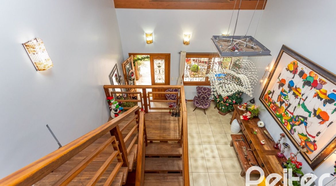 Casa em Condomínio à venda com 560m², 5 dormitórios, 2 suítes, 5 vagas, no bairro Campo Novo em Porto Alegre