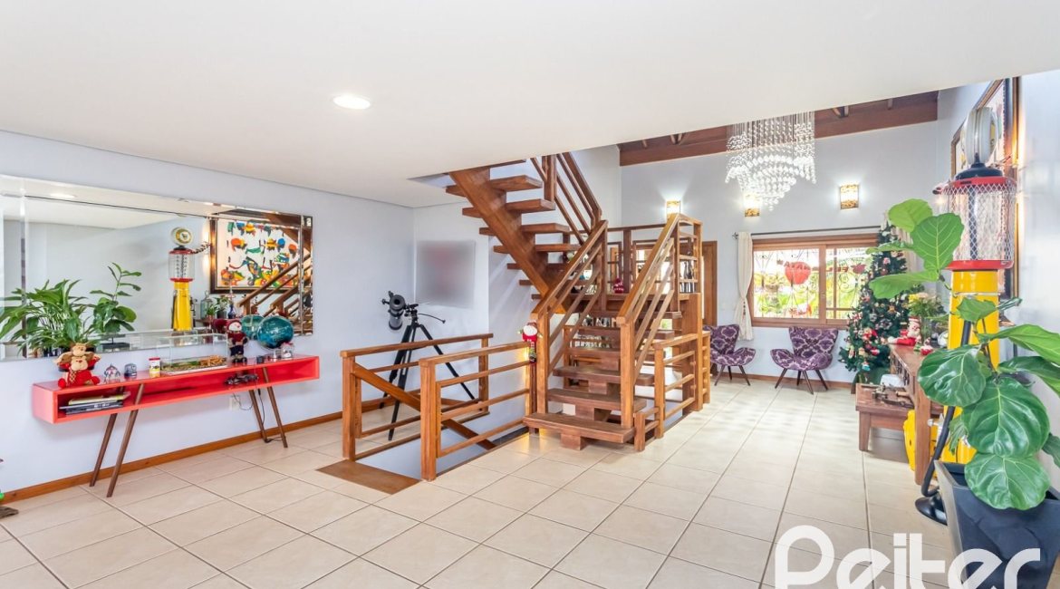 Casa em Condomínio à venda com 560m², 5 dormitórios, 2 suítes, 5 vagas, no bairro Campo Novo em Porto Alegre