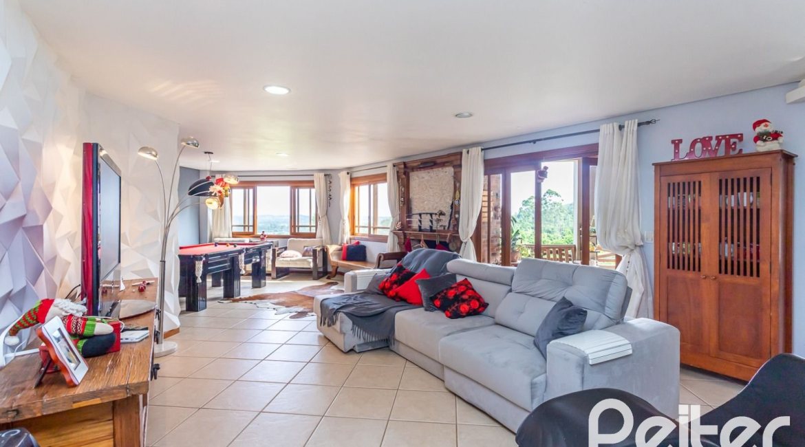 Casa em Condomínio à venda com 560m², 5 dormitórios, 2 suítes, 5 vagas, no bairro Campo Novo em Porto Alegre