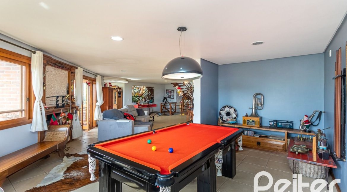 Casa em Condomínio à venda com 560m², 5 dormitórios, 2 suítes, 5 vagas, no bairro Campo Novo em Porto Alegre