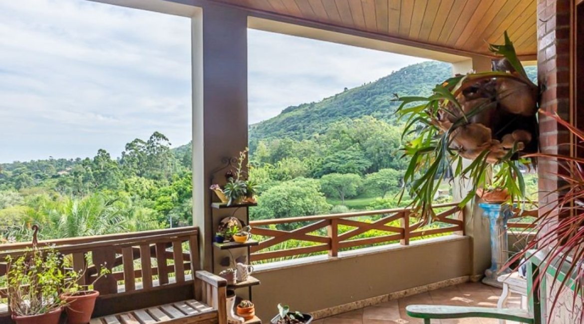 Casa em Condomínio à venda com 560m², 5 dormitórios, 2 suítes, 5 vagas, no bairro Campo Novo em Porto Alegre