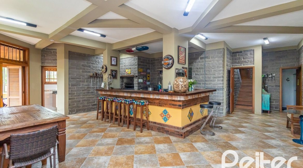 Casa em Condomínio à venda com 560m², 5 dormitórios, 2 suítes, 5 vagas, no bairro Campo Novo em Porto Alegre