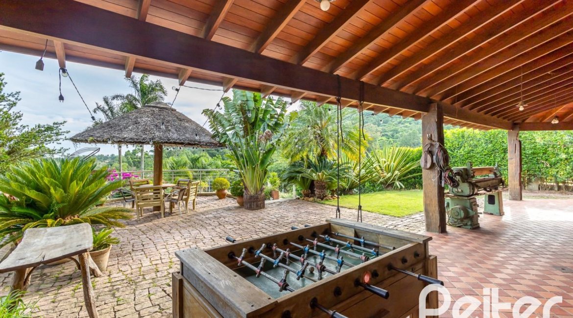 Casa em Condomínio à venda com 560m², 5 dormitórios, 2 suítes, 5 vagas, no bairro Campo Novo em Porto Alegre