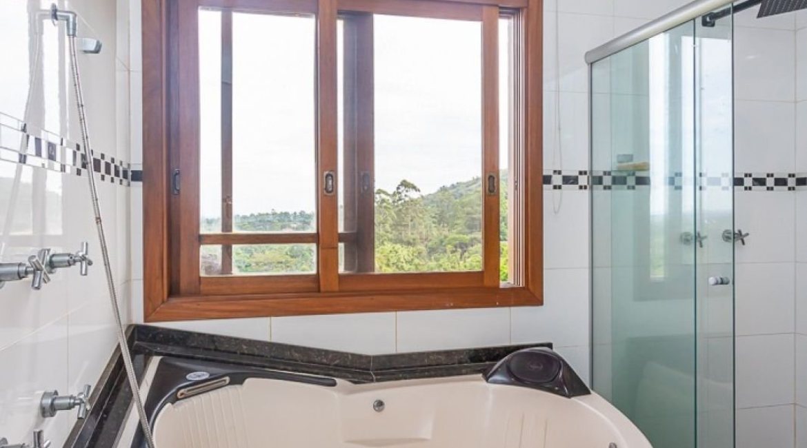 Casa em Condomínio à venda com 560m², 5 dormitórios, 2 suítes, 5 vagas, no bairro Campo Novo em Porto Alegre