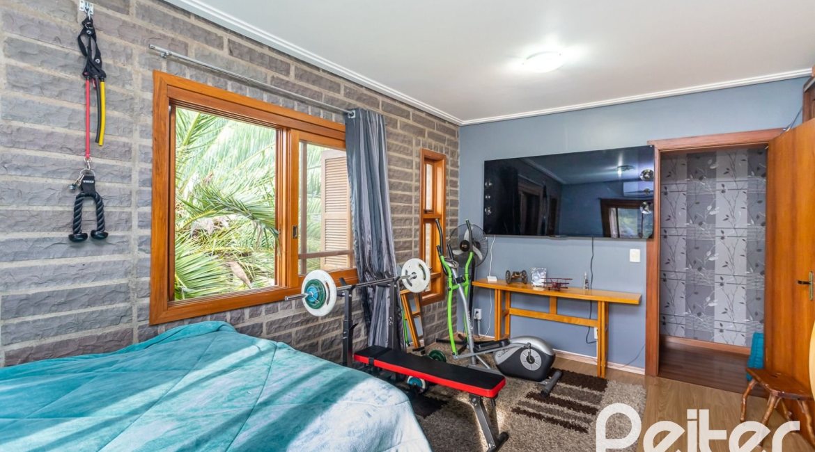 Casa em Condomínio à venda com 560m², 5 dormitórios, 2 suítes, 5 vagas, no bairro Campo Novo em Porto Alegre