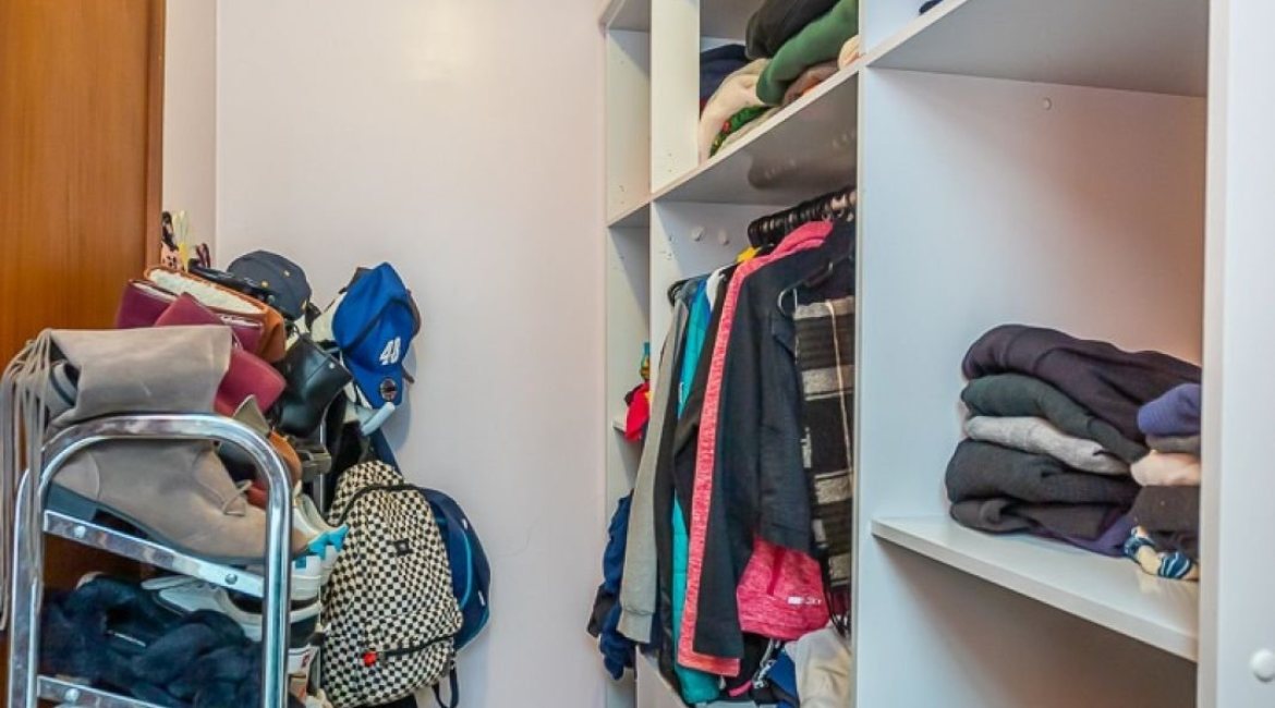 Casa em Condomínio à venda com 560m², 5 dormitórios, 2 suítes, 5 vagas, no bairro Campo Novo em Porto Alegre