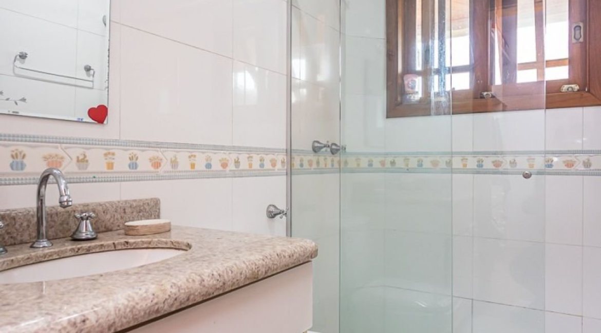 Casa em Condomínio à venda com 560m², 5 dormitórios, 2 suítes, 5 vagas, no bairro Campo Novo em Porto Alegre