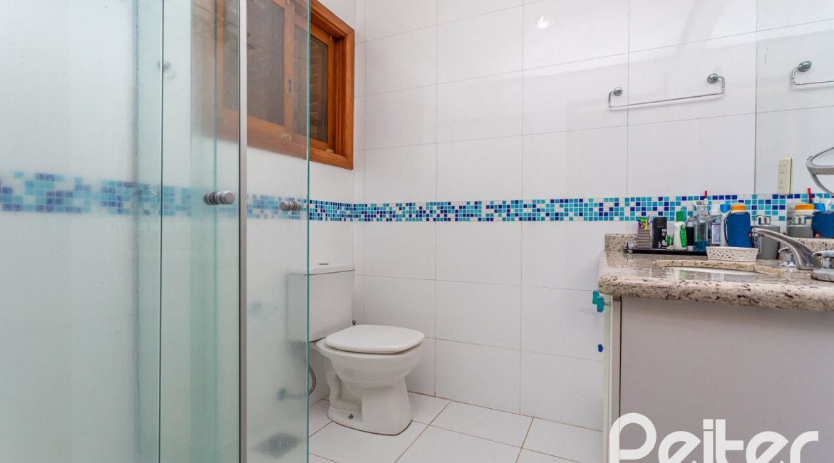 Casa em Condomínio à venda com 560m², 5 dormitórios, 2 suítes, 5 vagas, no bairro Campo Novo em Porto Alegre