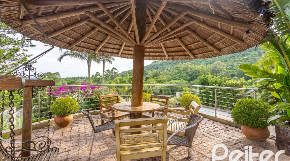 Casa em Condomínio à venda com 560m², 5 dormitórios, 2 suítes, 5 vagas, no bairro Campo Novo em Porto Alegre