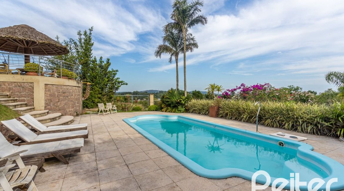 Casa em Condomínio à venda com 560m², 5 dormitórios, 2 suítes, 5 vagas, no bairro Campo Novo em Porto Alegre