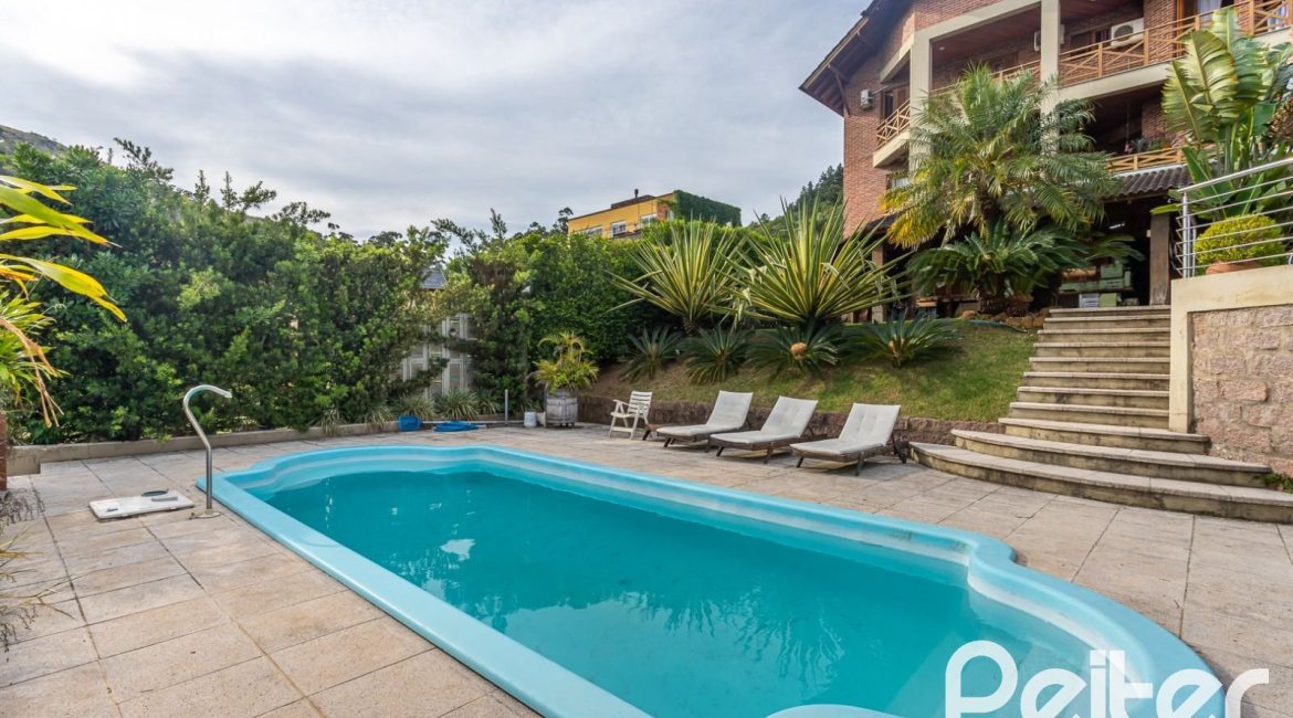 Casa em Condomínio à venda com 560m², 5 dormitórios, 2 suítes, 5 vagas, no bairro Campo Novo em Porto Alegre