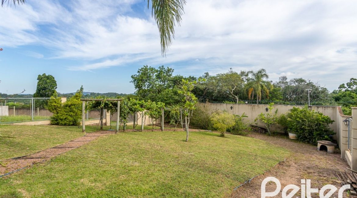 Casa em Condomínio à venda com 560m², 5 dormitórios, 2 suítes, 5 vagas, no bairro Campo Novo em Porto Alegre