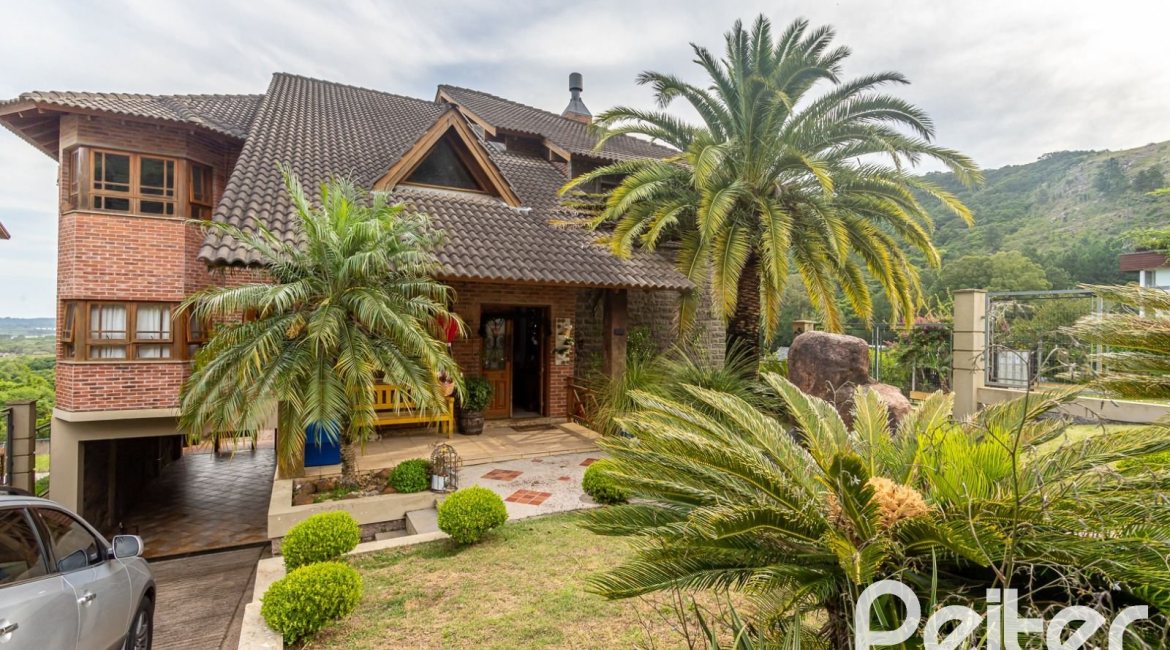 Casa em Condomínio à venda com 560m², 5 dormitórios, 2 suítes, 5 vagas, no bairro Campo Novo em Porto Alegre