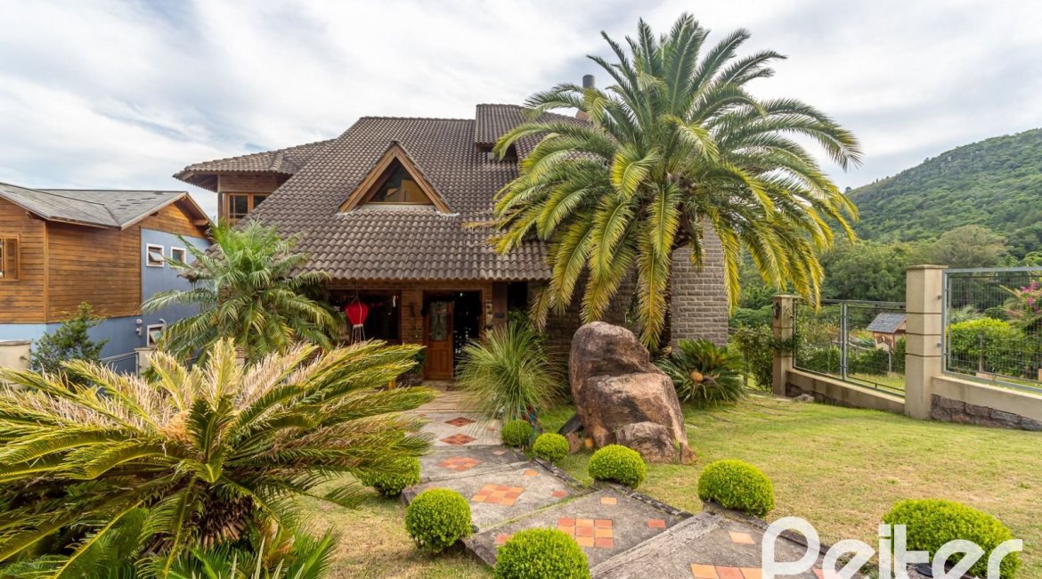 Casa em Condomínio à venda com 560m², 5 dormitórios, 2 suítes, 5 vagas, no bairro Campo Novo em Porto Alegre